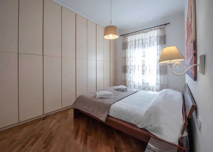 Benny Gold - Elegant Apartment Right Next To The Metro